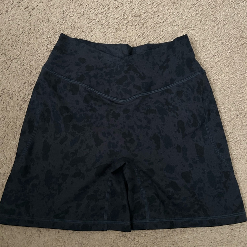 Alphalete surface power crossover shorts 
Black printed 
Size small